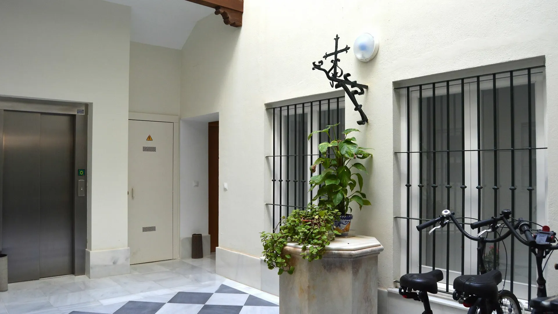 La Casa Del Reloj Cadiz Apartment 0*,  Spain